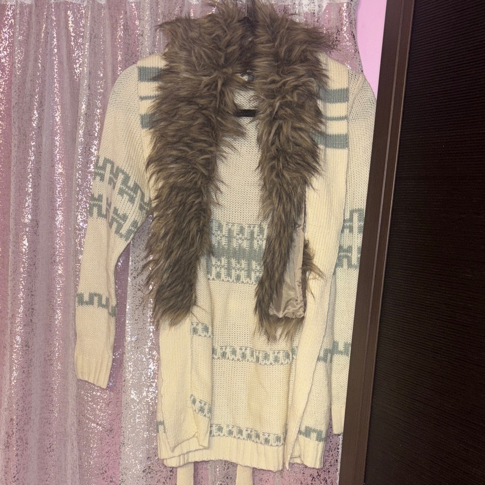 Cozy Cream and Gray Sweater with Faux Fur Collar